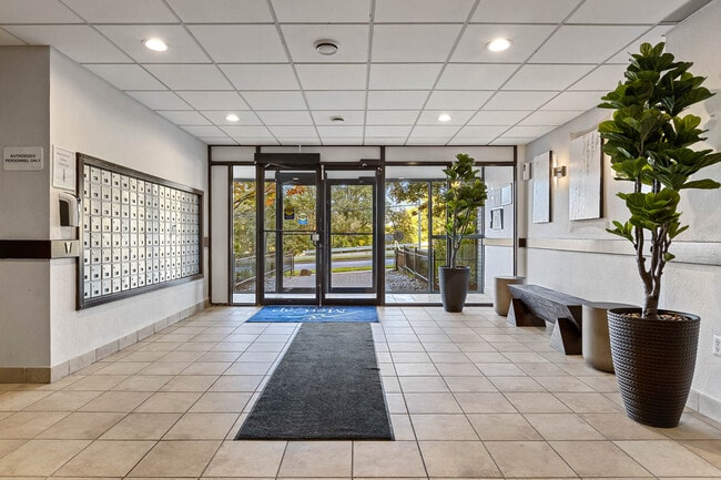 Building Photo - 2900 Carling Avenue