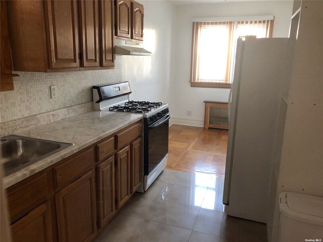 Foto principal - 55-30 84th St
