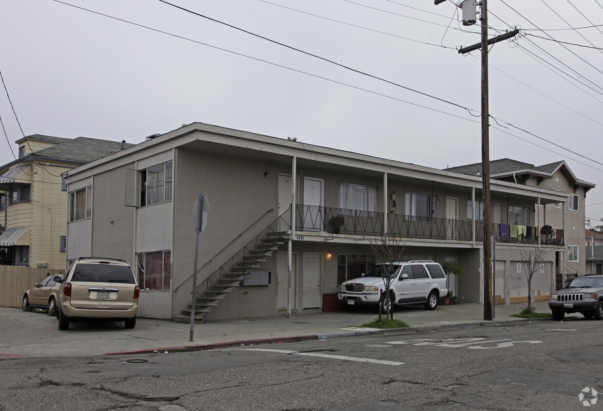 Primary Photo - 1100 E 17th St
