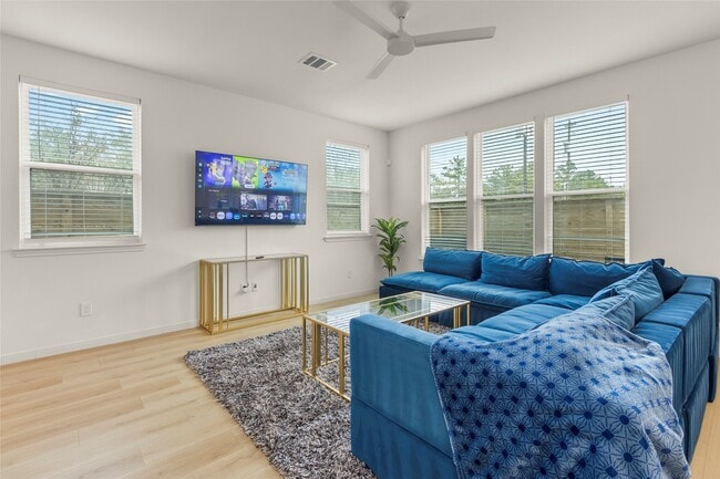 Building Photo - 5505 Oakmont Villas Dr