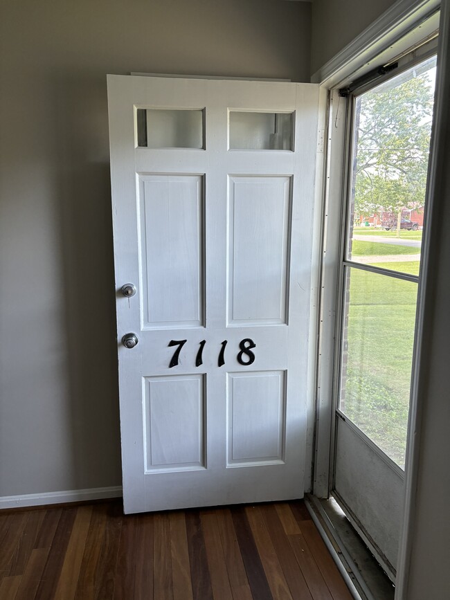 Foto del edificio - 7118 Daisy Ave