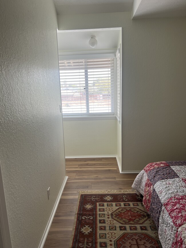 Building Photo - 1402 E Osborn Rd