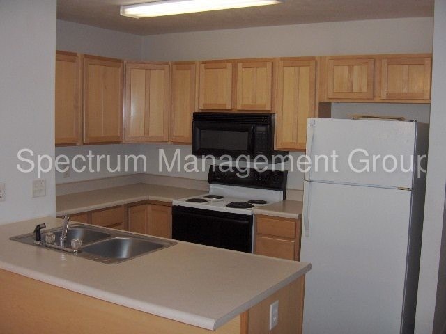 Building Photo - 2 bedroom 1 1/2 Townhouse Morristown