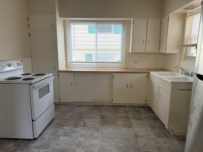 Building Photo - 9 Cowing St