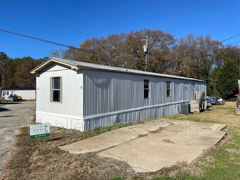 Primary Photo - 727 Greenville St