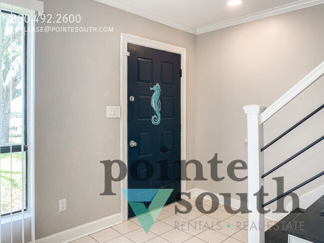 Foto del edificio - 15021 Innerarity Point Rd