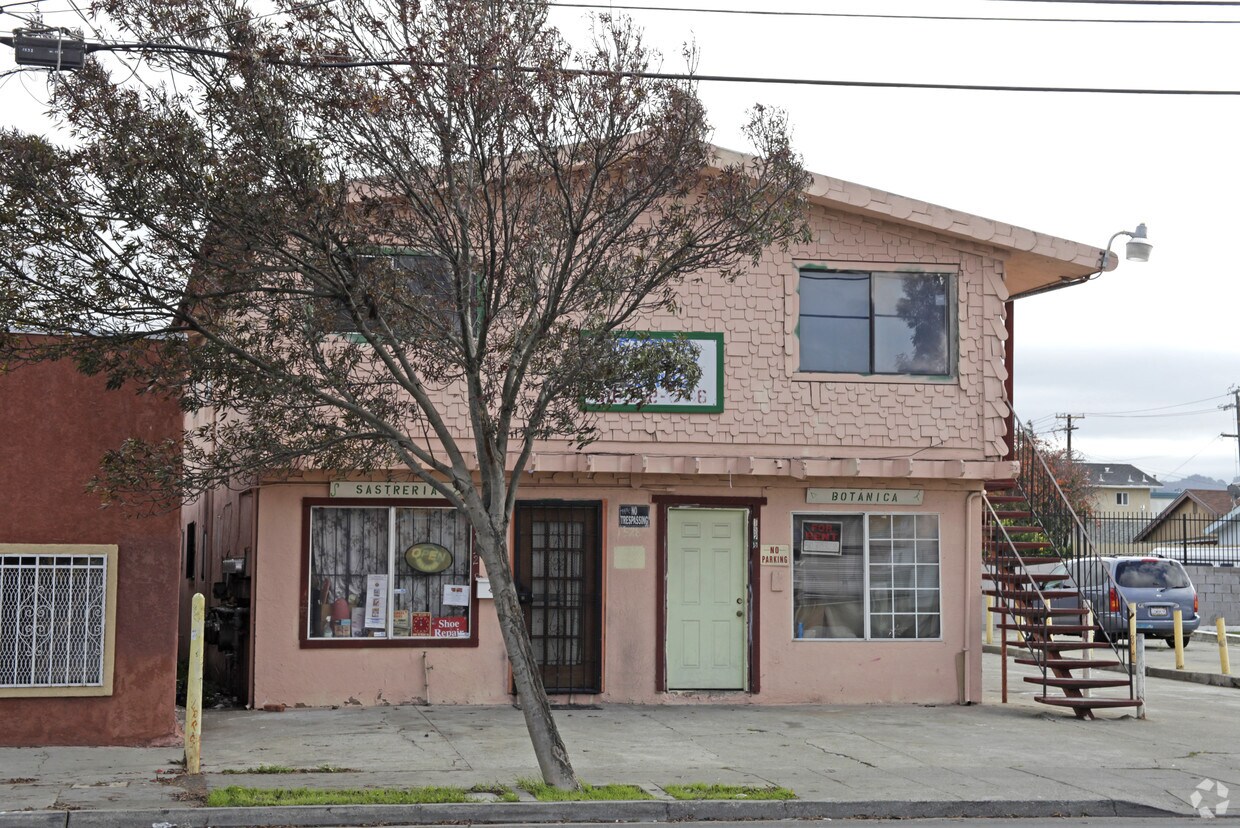 Building Photo - 1524-1528 Rumrill Blvd