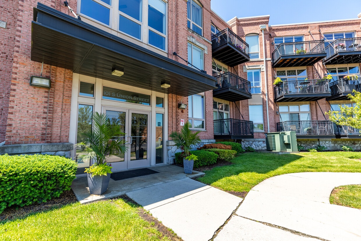Photo - 101 S Union St (Plymouth, MI)