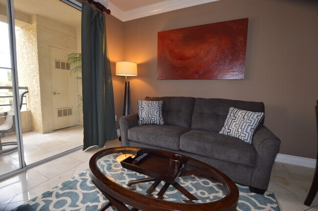 Foto del edificio - Charming Jr. 1 Bd Studio Condo at Merididan Private Residences.