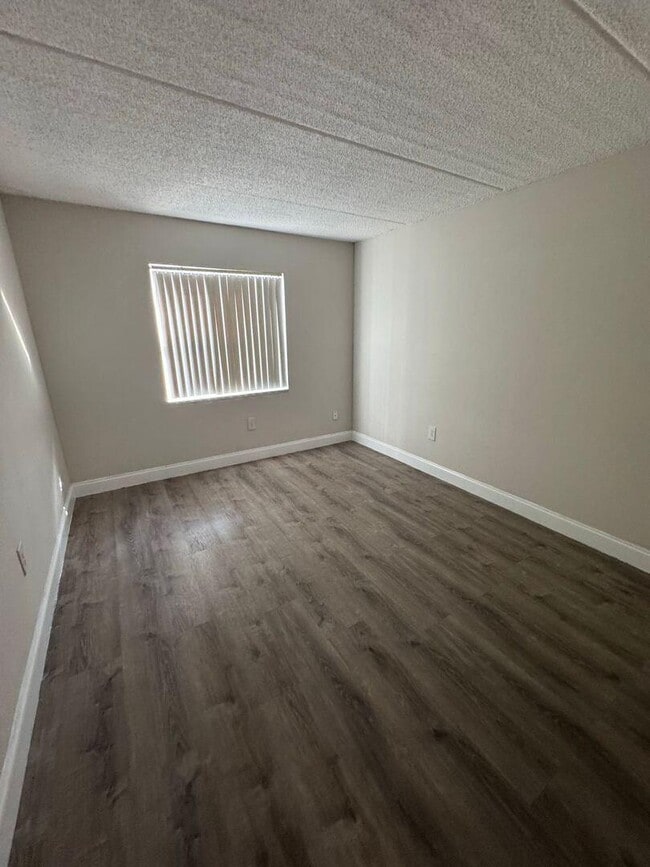 Building Photo - 2724 Vandiver Dr