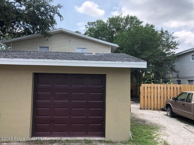 Building Photo - 310 Oleander Pl