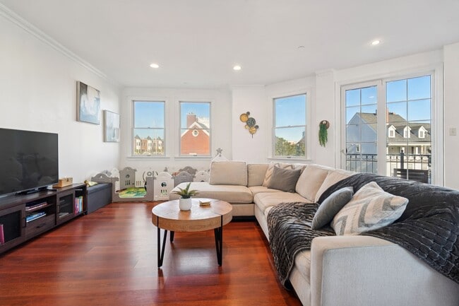 Building Photo - 205 Shearwater Ct W