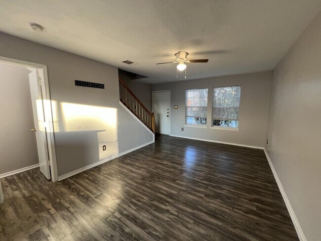Building Photo - 5908 Greengate Dr