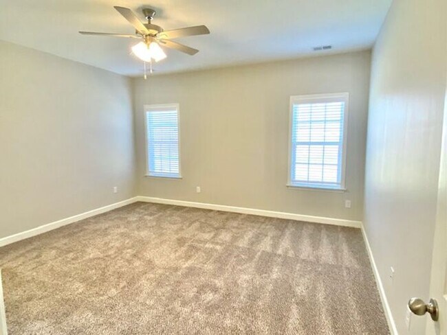Foto del edificio - Now Leasing a 4-bedroom 2.5 bath home in Walls, Mississippi at Mallard Park