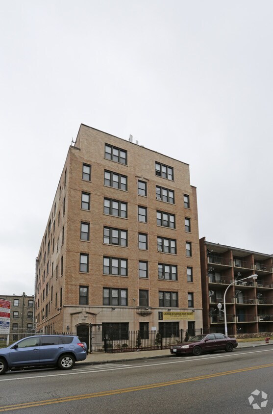 Jeffery Parkway Apartments Chicago, IL