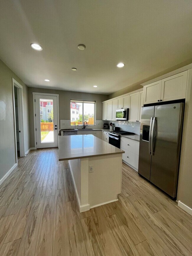 Building Photo - Modern 3-Bedroom Home Close to Gallatin Co...