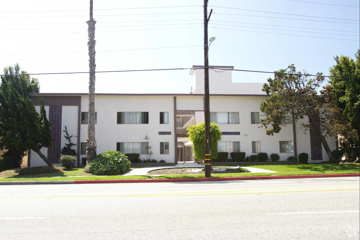 Foto principal - 2126 W 182nd St
