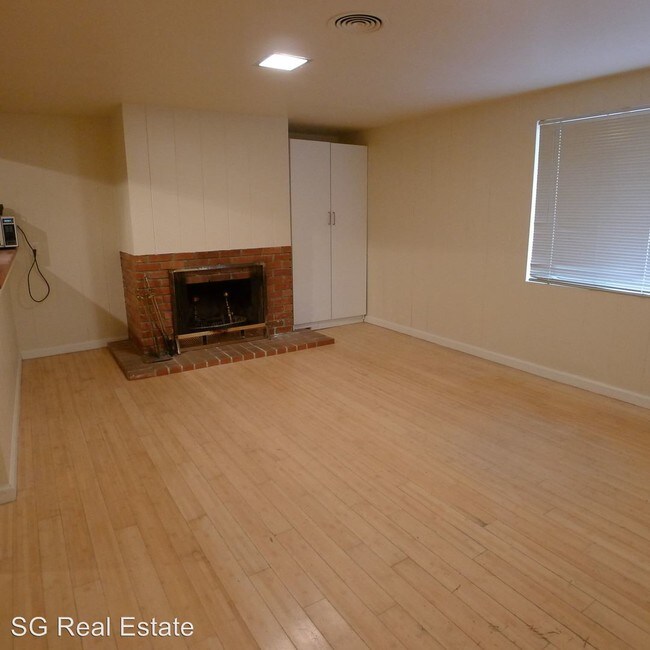 Building Photo - 557 Spruce St
