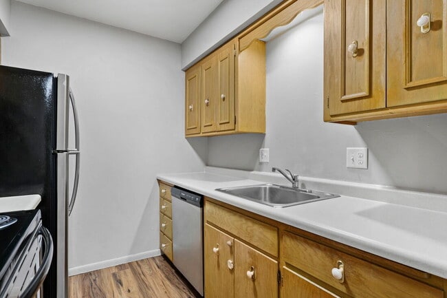 Building Photo - 5006 Whitcomb Dr