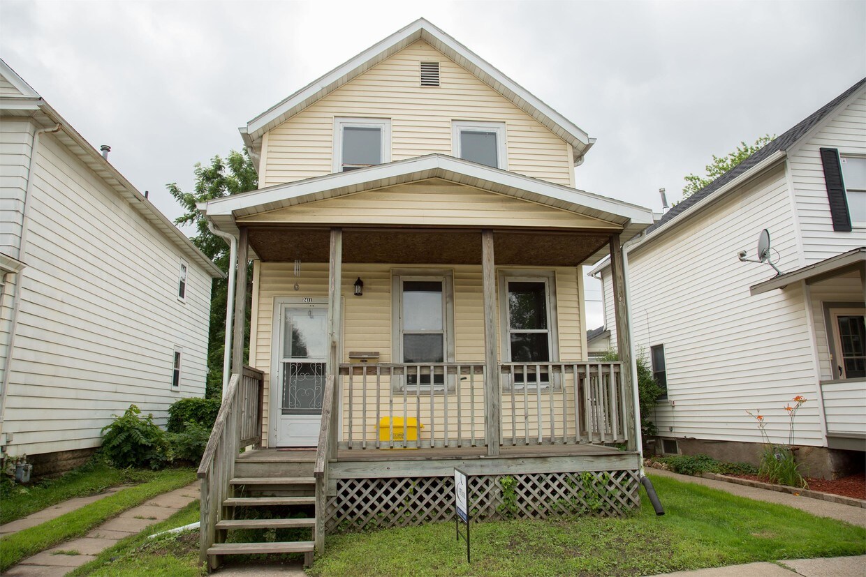 2431 Jackson St, Dubuque, IA 52001 House Rental in Dubuque, IA