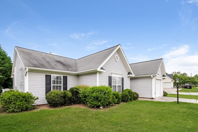 Building Photo - 3300 Trenchard Ln