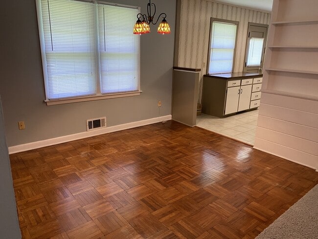 Photo - 2118 Carlton Way House