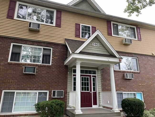 Building Photo - 3961 Brown Ave