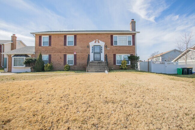 Building Photo - Beautiful 5 BR/3 BA Single-Family Home wit...