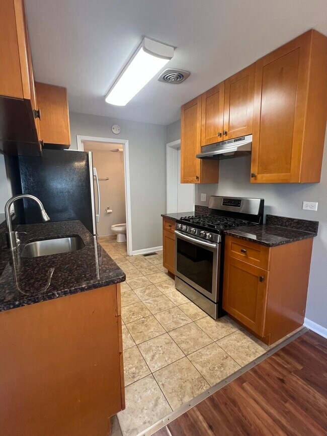 Foto del edificio - 323 Meadow Ct