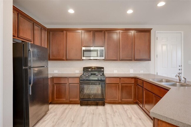 Building Photo - 5701 Cougar Dr