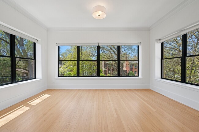 Foto del edificio - 2755 Eastwood Ave