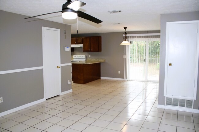 Kitchen area - 5127 Acoma Ave