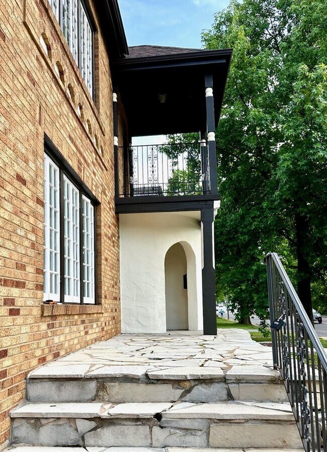 408 S Hanley Rd Unit 2, Clayton, MO 63105 Condo for Rent in Clayton, MO