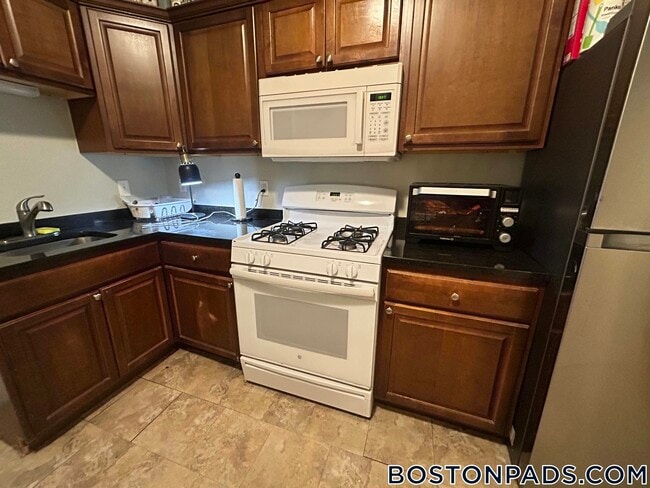 Building Photo - 9 Noyes Pl