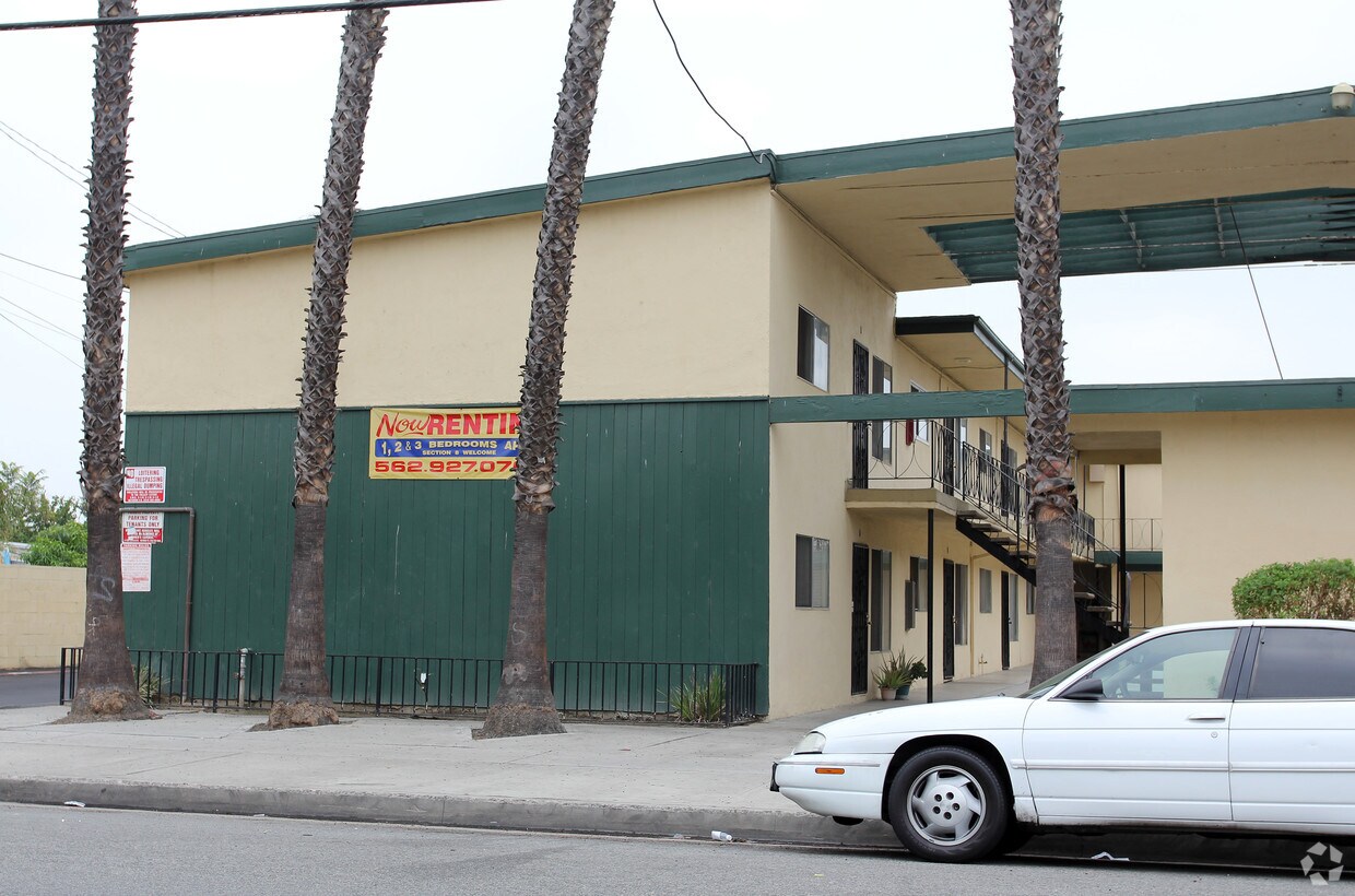 Building Photo - 4526 Santa Ana St