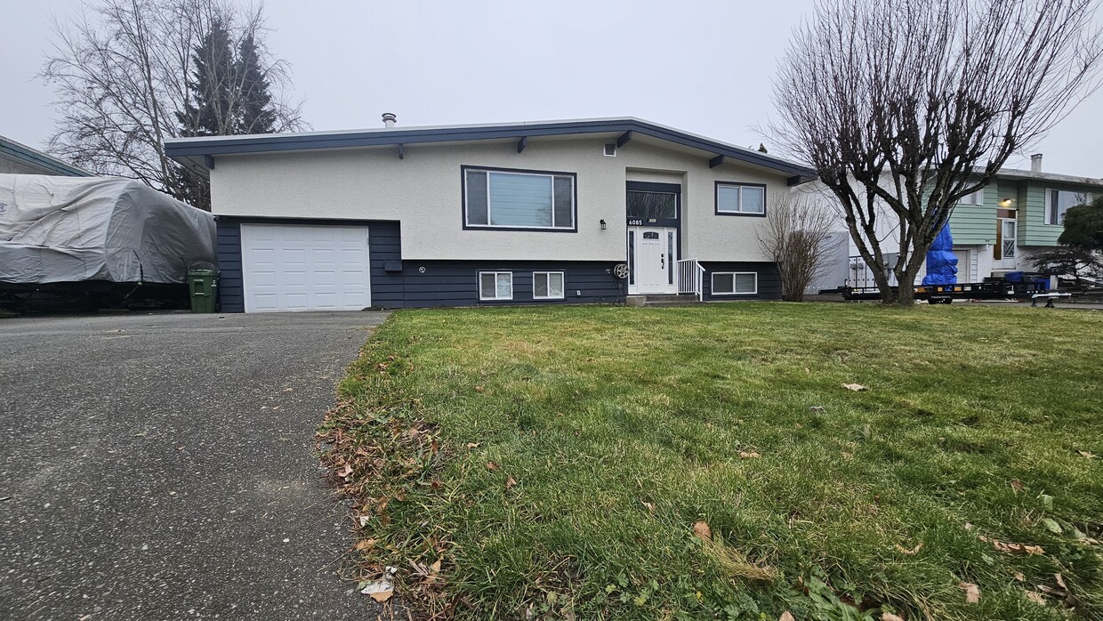 Photo principale - 6085 Glenmore Dr