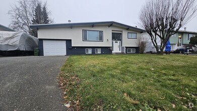 Building Photo - 6085 Glenmore Dr