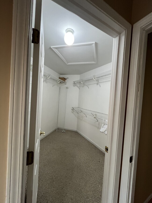 Foto del edificio - 16046 Fairfield Dr