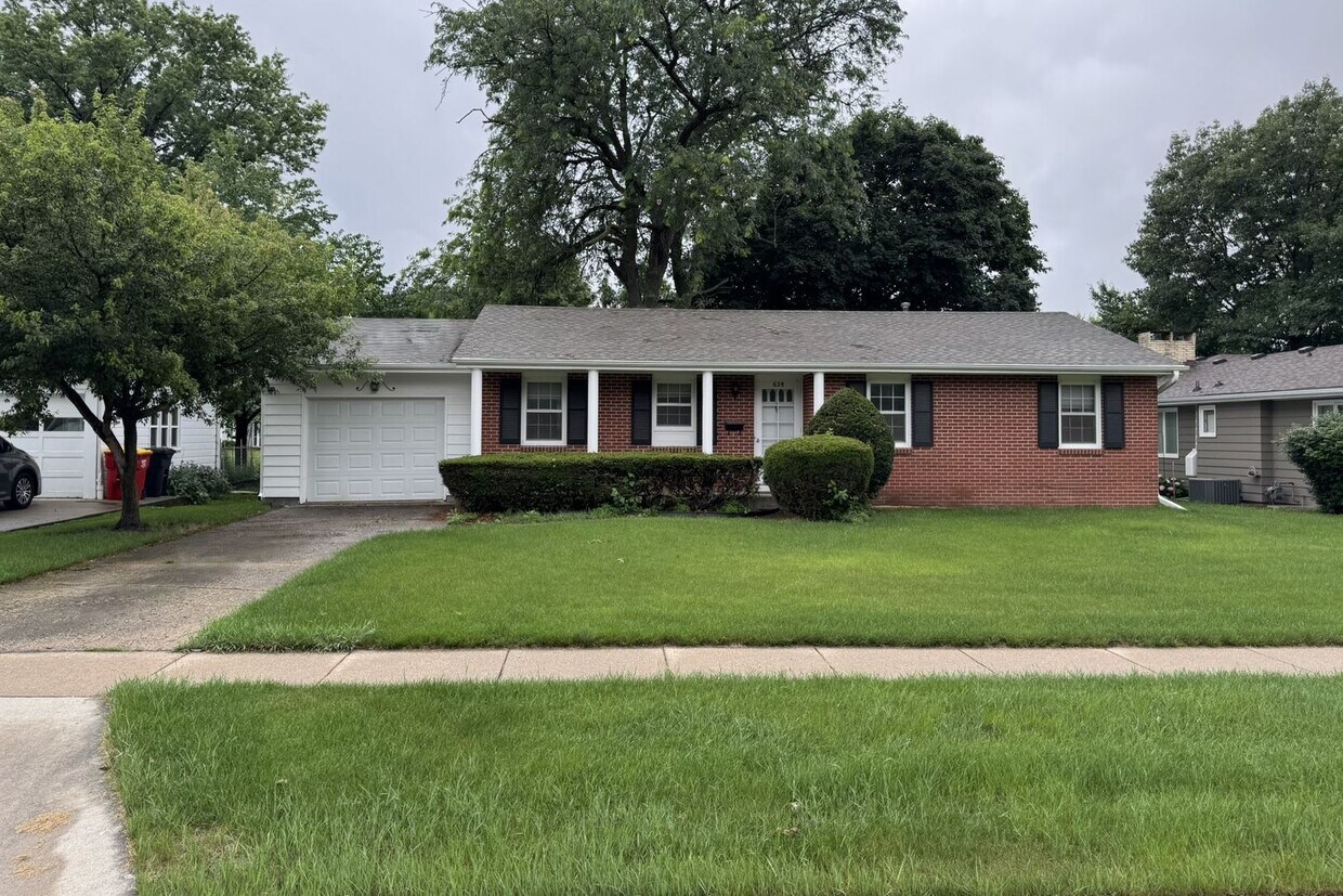 Primary Photo - Large 3 Bedroom Home in North Ames just off Grand Avenue