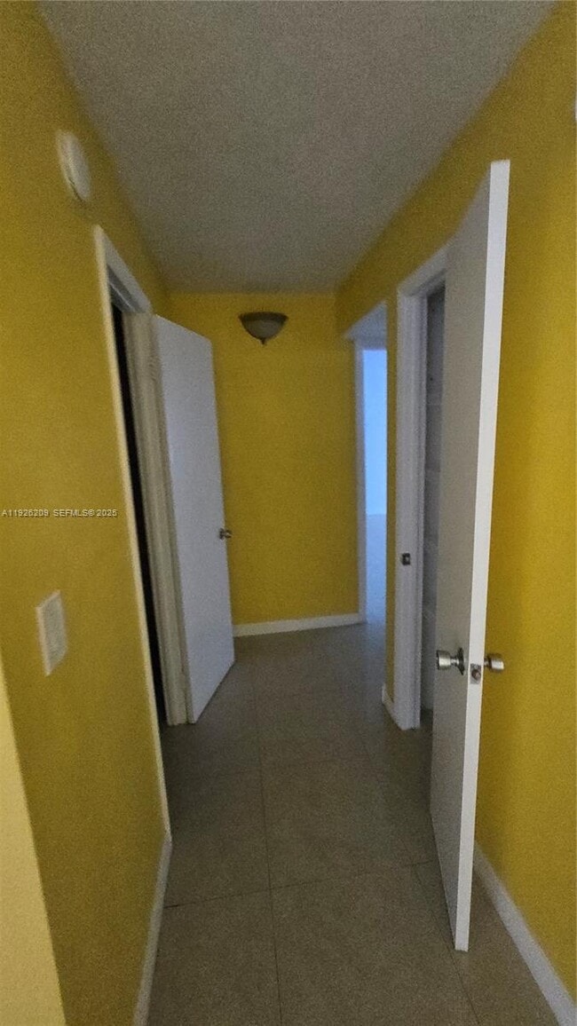 Foto del edificio - 14830 Naranja Lakes Blvd