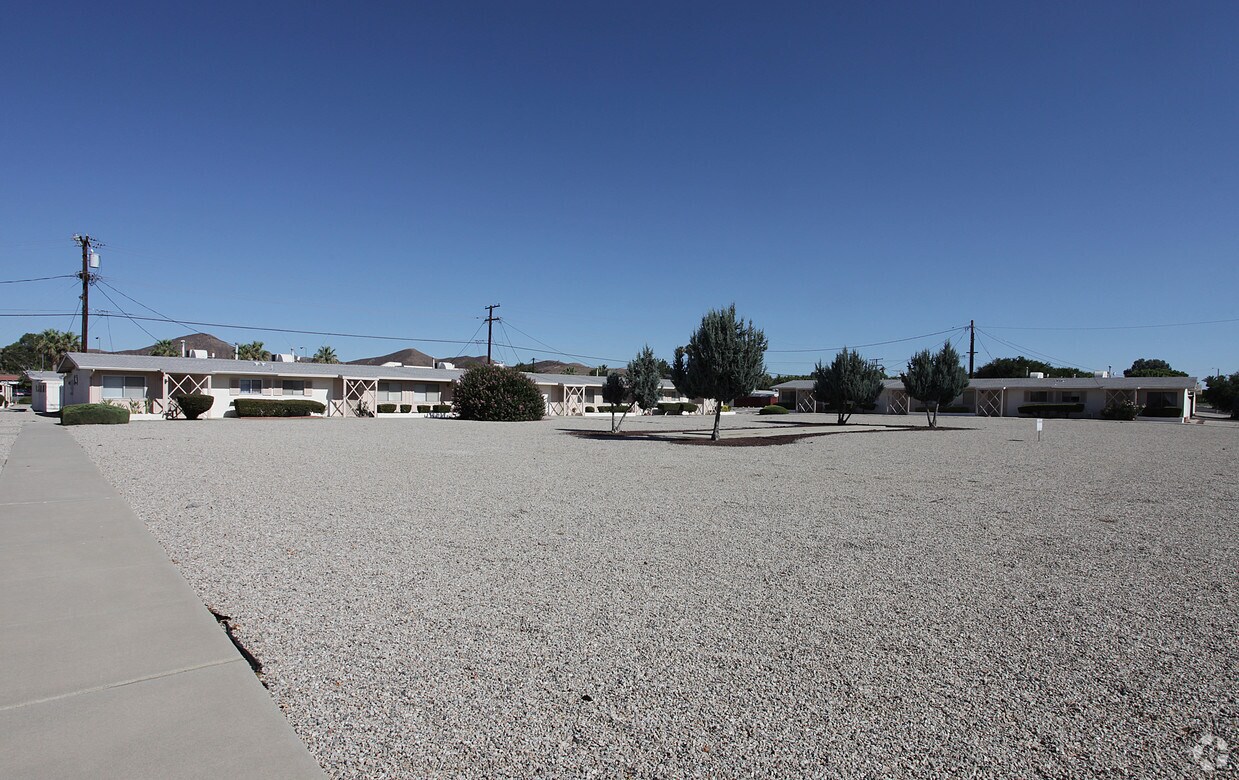 Foto del edificio - 27998-28058 Winged Foot Dr