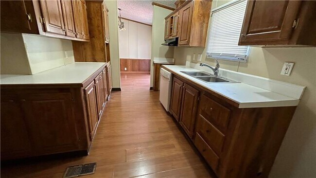 Building Photo - 978 Township Rd 156