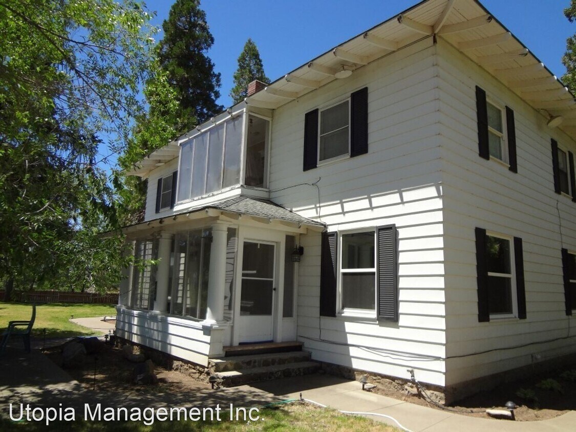2 br, 1 bath House 570 Grand Ave House Rental in Susanville, CA