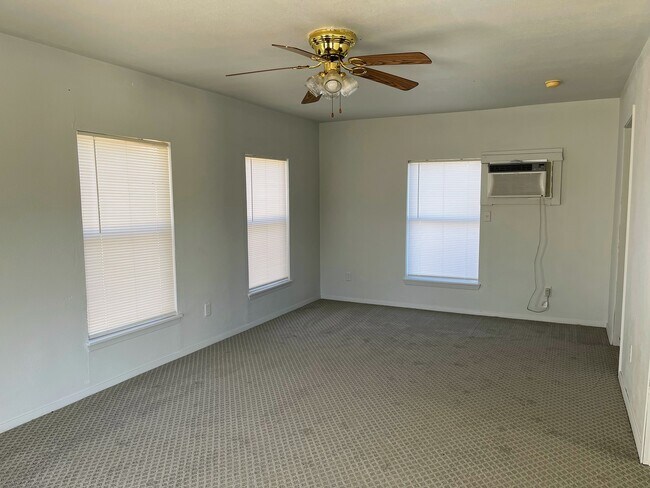 Foto del edificio - 204 E Good St