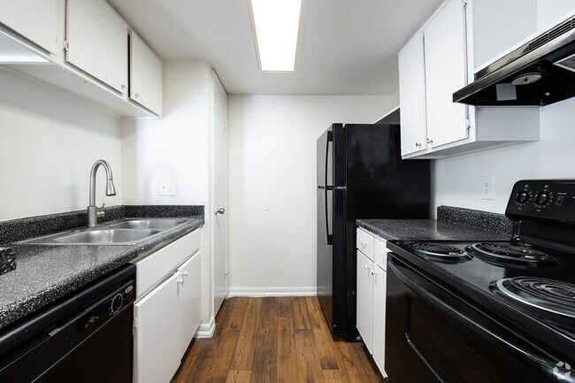 KITCHEN - 614 SQFT. - Venetian Apartamentos Houston