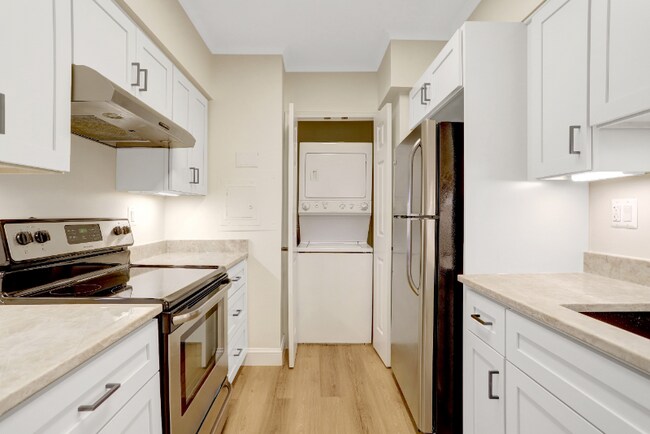 Building Photo - 400 Madison St