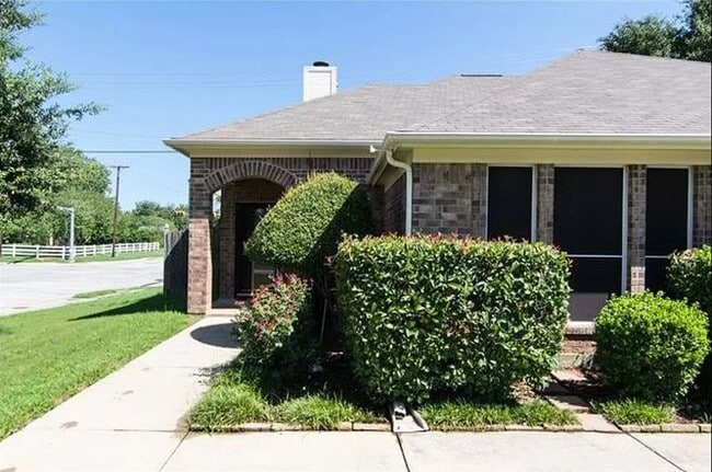 Building Photo - 2502 Chesapeake Ct