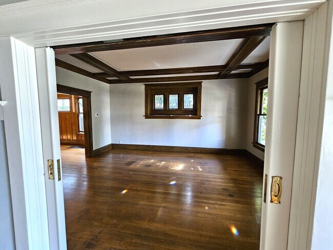 Foto del edificio - Charming 4-Plex Craftsman in Irvington