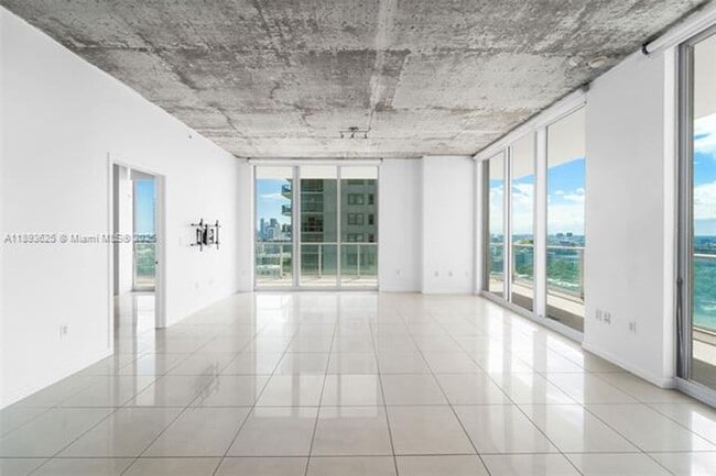 Foto del edificio - 3470 E Coast Ave