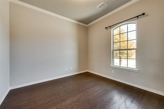 Foto del edificio - 9408 Lakeway Dr